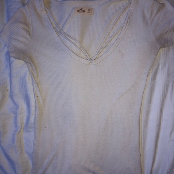White xs Hollister t-shirt. - Picture 1 of 3